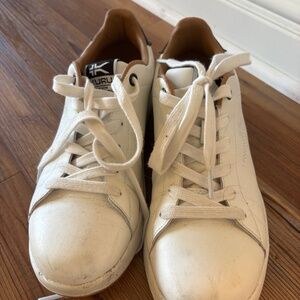 KURU casual white sneakers size 8